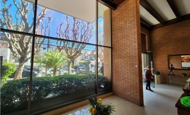 Iluminado y amplio departamento en sector oriente de Viña del mar .