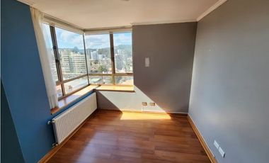 Iluminado y amplio departamento en sector oriente de Viña del mar .