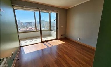 Iluminado y amplio departamento en sector oriente de Viña del mar .