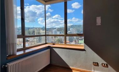 Iluminado y amplio departamento en sector oriente de Viña del mar .