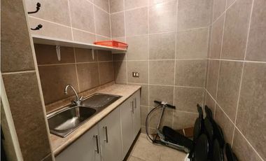 Iluminado y amplio departamento en sector oriente de Viña del mar .