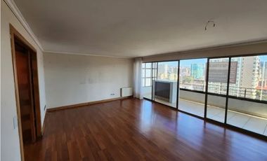 Iluminado y amplio departamento en sector oriente de Viña del mar .