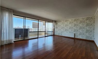 Iluminado y amplio departamento en sector oriente de Viña del mar .