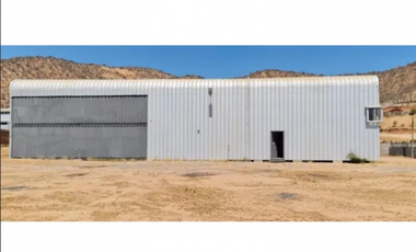 VENTA TERRENO INDUSTRIAL CON GALPÓN NUEVO - CURACAV