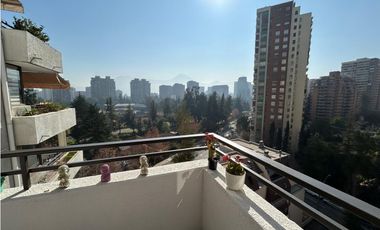 ¡Amplio y remodelado departamento en venta en Las Condes!