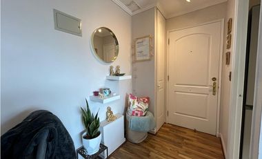 ¡Amplio y remodelado departamento en venta en Las Condes!