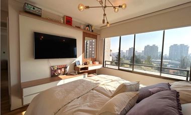 ¡Amplio y remodelado departamento en venta en Las Condes!
