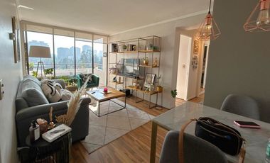 ¡Amplio y remodelado departamento en venta en Las Condes!