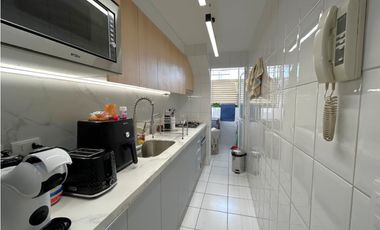 ¡Amplio y remodelado departamento en venta en Las Condes!