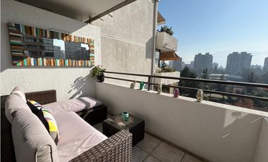 ¡Amplio y remodelado departamento en venta en Las Condes!