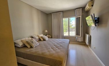 Neuquen. Alquiler Duplex amoblado 3 dormitorios (suite-vestidor) Barrio Rincon de Emilio