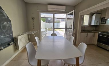 Neuquen. Alquiler Duplex amoblado 3 dormitorios (suite-vestidor) Barrio Rincon de Emilio