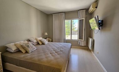 Neuquen. Alquiler Duplex amoblado 3 dormitorios (suite-vestidor) Barrio Rincon de Emilio