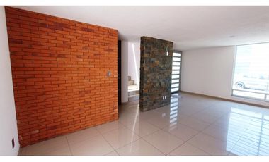 Se renta casa en Fracc. Los Cerezos (en Tulipanes) al sur de Pachuca