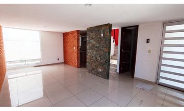 Se renta casa en Fracc. Los Cerezos (en Tulipanes) al sur de Pachuca