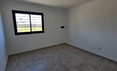 SE VENDE CASA A ESTRENAR ZONA M DAVID Y GARRIGO