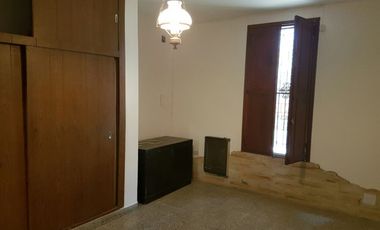 VENTA - CASA 3 HABITACIONES ZONA RACEDO Y PERON