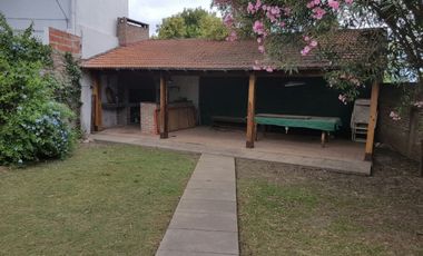 VENTA - CASA 3 HABITACIONES ZONA RACEDO Y PERON