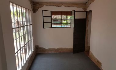 VENTA - CASA 3 HABITACIONES ZONA RACEDO Y PERON