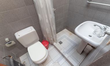 Casa 7 ambientes con jardín y garage en venta en Floresta