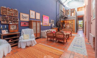 Casa 7 ambientes con jardín y garage en venta en Floresta