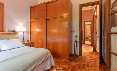 Casa 7 ambientes con jardín y garage en venta en Floresta