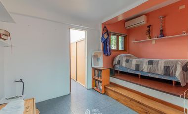 Casa 7 ambientes con jardín y garage en venta en Floresta