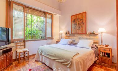 Casa 7 ambientes con jardín y garage en venta en Floresta