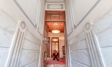Casa 7 ambientes con jardín y garage en venta en Floresta