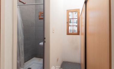 Casa 7 ambientes con jardín y garage en venta en Floresta