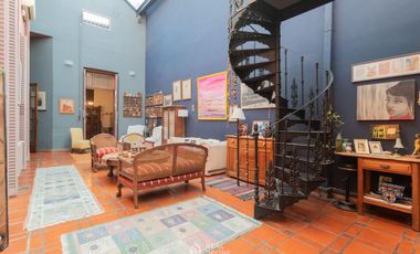 Casa 7 ambientes con jardín y garage en venta en Floresta