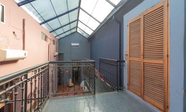Casa 7 ambientes con jardín y garage en venta en Floresta