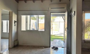 Casa en venta - 3 Dormitorios 2 Baños - Cochera - Mar del Tuyú