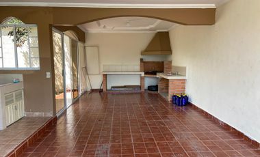 CASA EN VENTA CON AREA VERDE,CHALLUABAMBA, APANGORAS