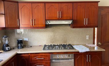 CASA EN VENTA CON AREA VERDE,CHALLUABAMBA, APANGORAS