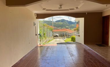 CASA EN VENTA CON AREA VERDE,CHALLUABAMBA, APANGORAS