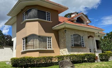 CASA EN VENTA CON AREA VERDE,CHALLUABAMBA, APANGORAS