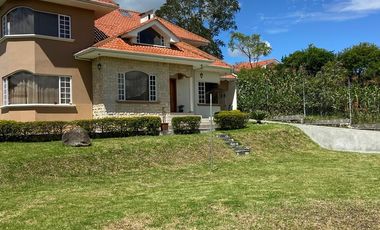 CASA EN VENTA CON AREA VERDE,CHALLUABAMBA, APANGORAS