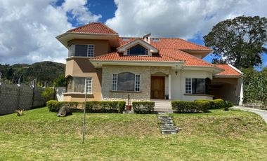 CASA EN VENTA CON AREA VERDE,CHALLUABAMBA, APANGORAS