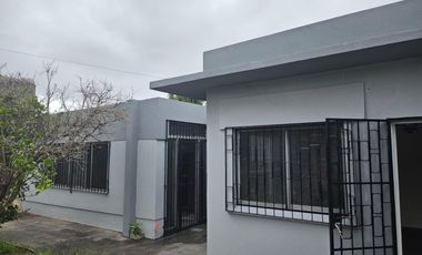 Casa en venta - 2 Dormitorios 1 Baño - Ezpeleta