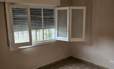 Casa en venta - 2 Dormitorios 1 Baño - Ezpeleta