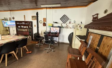 Casa 3 ambientes con COCHERA PATIO TERRAZA Y QUINCHO
