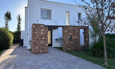 Mosquera y Gallastegui - Casa en San Rafael