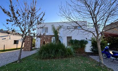 Mosquera y Gallastegui - Casa en San Rafael