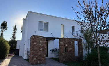 Mosquera y Gallastegui - Casa en San Rafael