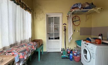 Casa cinco ambientes cocheras y jardin en venta en Wilde