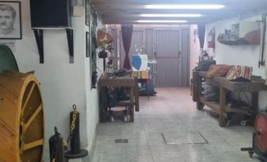 Edificio Comercial en venta - 2 Dormitorios 4 Baños - Lomas de Zamora