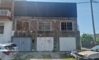 Edificio Comercial en venta - 2 Dormitorios 4 Baños - Lomas de Zamora