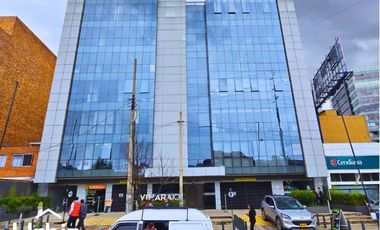 Arriendo Oficina de 38 m² sobre la Autopista Norte con Calle 106