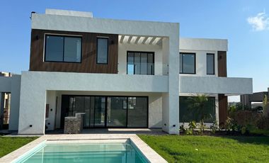 Casa en venta, 4 ambientes -  Santa Inés